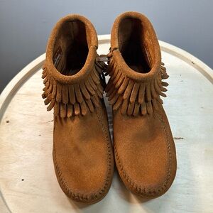 Minnetonka Brown Suede Double Fringe Ankle Moccasin Boots Size 4